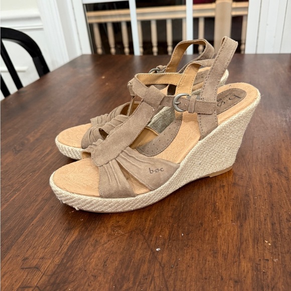 BOC Born Taupe Strappy Wedge Heel Sandal Size 10M - Picture 6 of 8